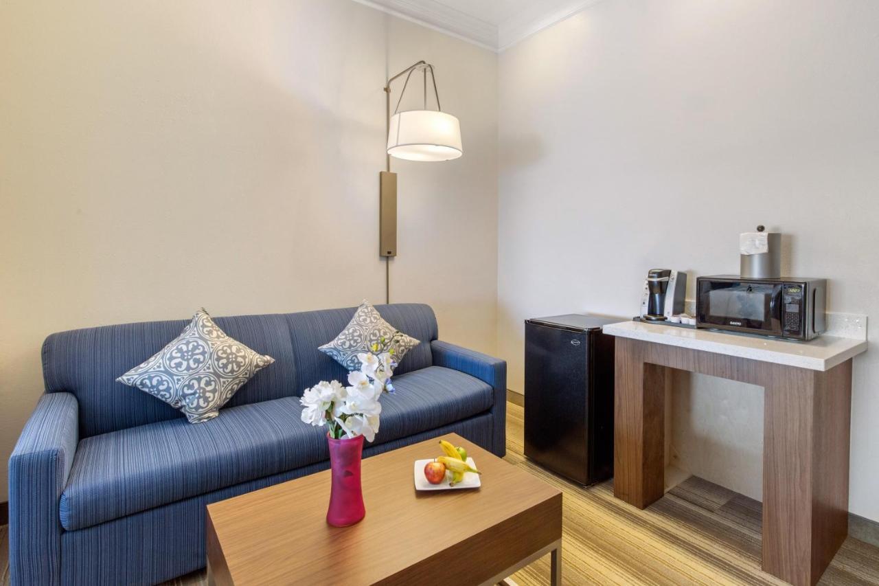 Holiday Inn Express Houston-Alvin By Ihg Εξωτερικό φωτογραφία